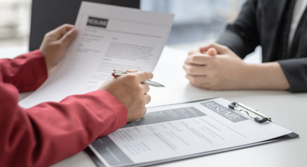 4 Job Search Pitfalls: Why Your Job Search Isn’t Working (And How to Fix It)
